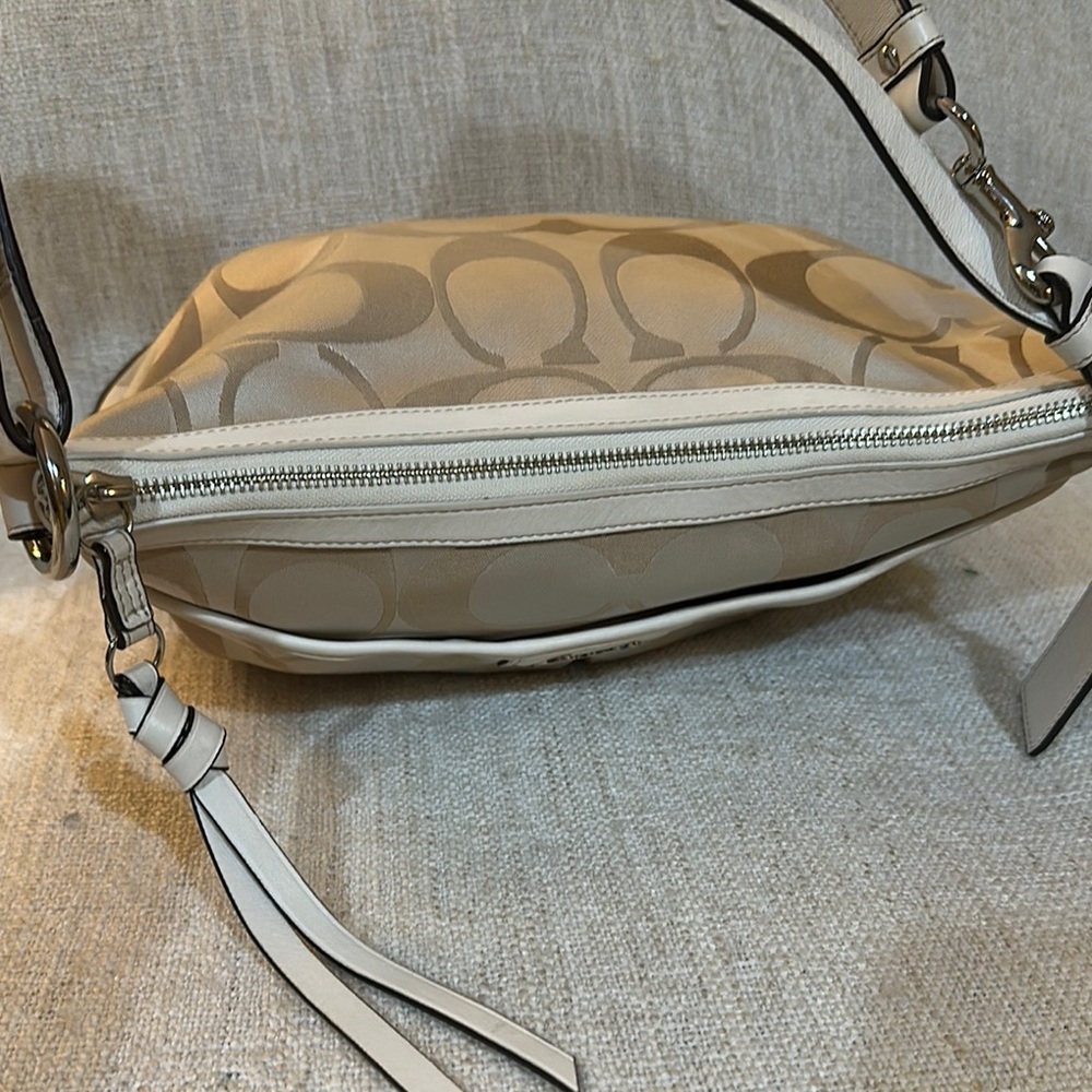 Coach Bag. (PRICE IS FIRM) - Picture 11 of 13